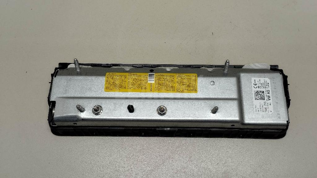 Подушка безопасности нижняя (для колен)