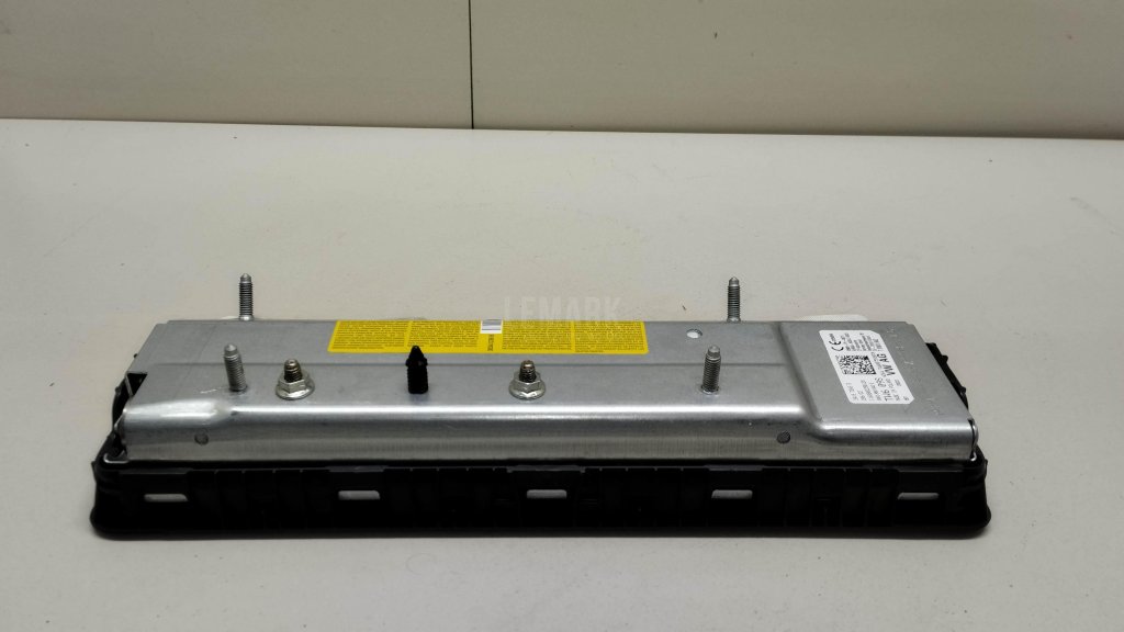 Подушка безопасности нижняя (для колен)