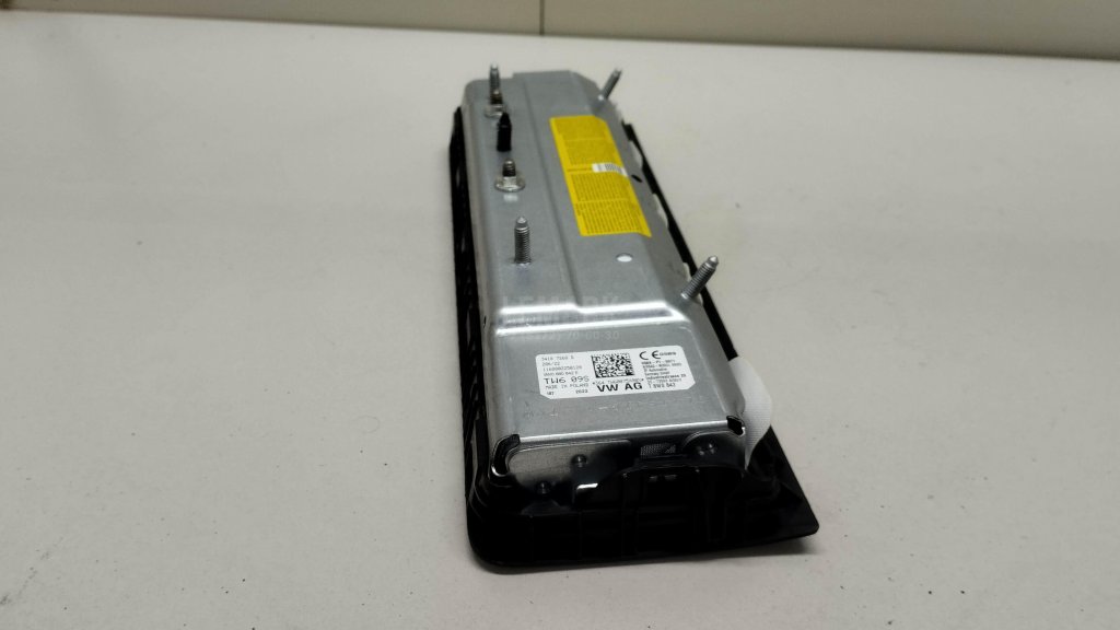 Подушка безопасности нижняя (для колен)