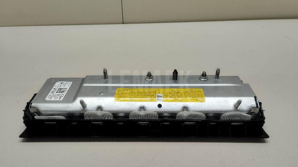 Подушка безопасности нижняя (для колен)