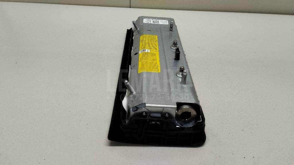 Подушка безопасности нижняя (для колен)