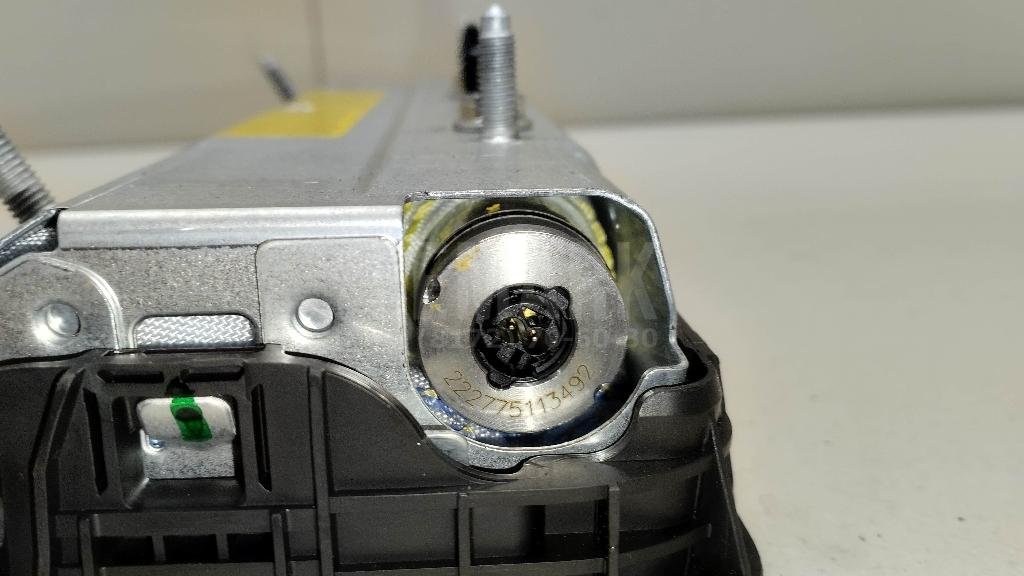 Подушка безопасности нижняя (для колен)