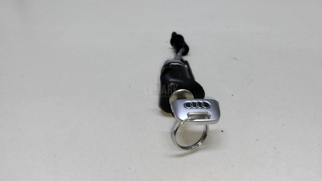 Вставка замка двери лев.