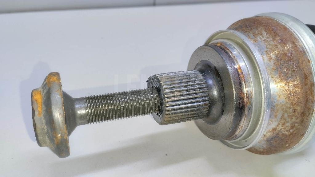 Полуось задняя левая