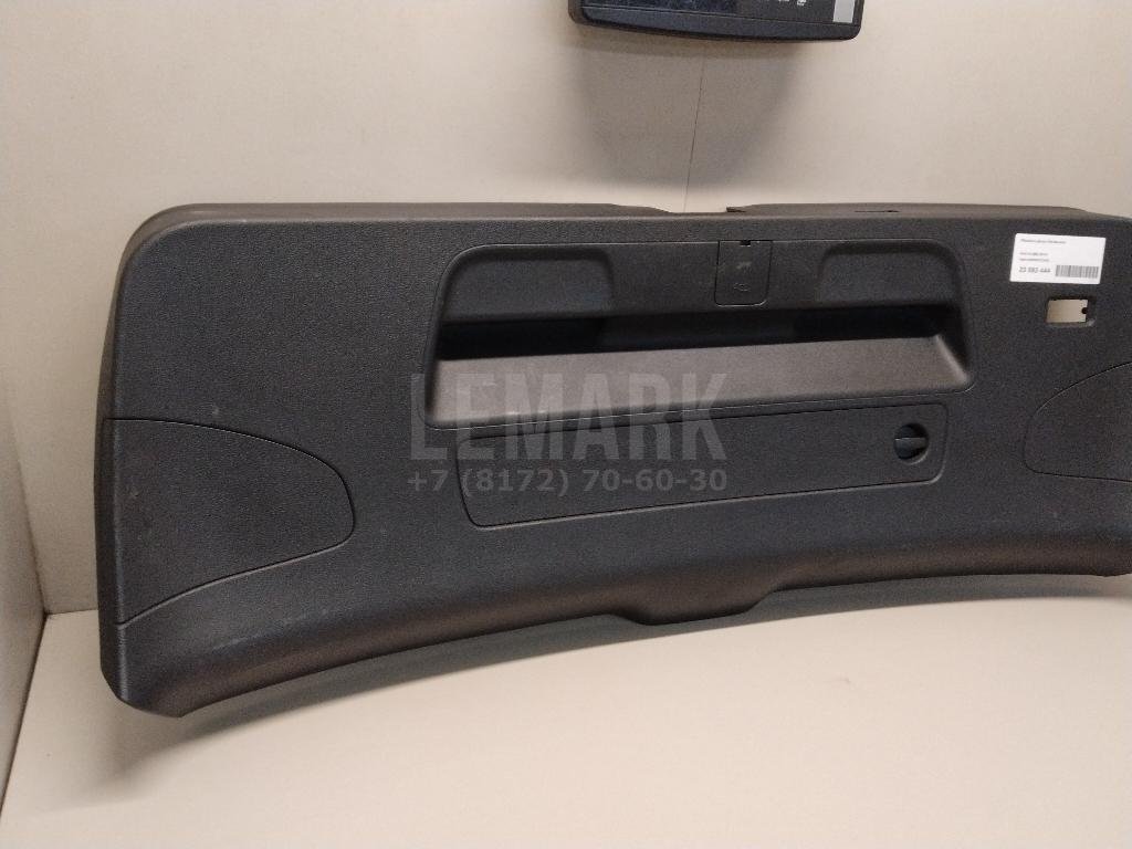 Обшивка двери багажника