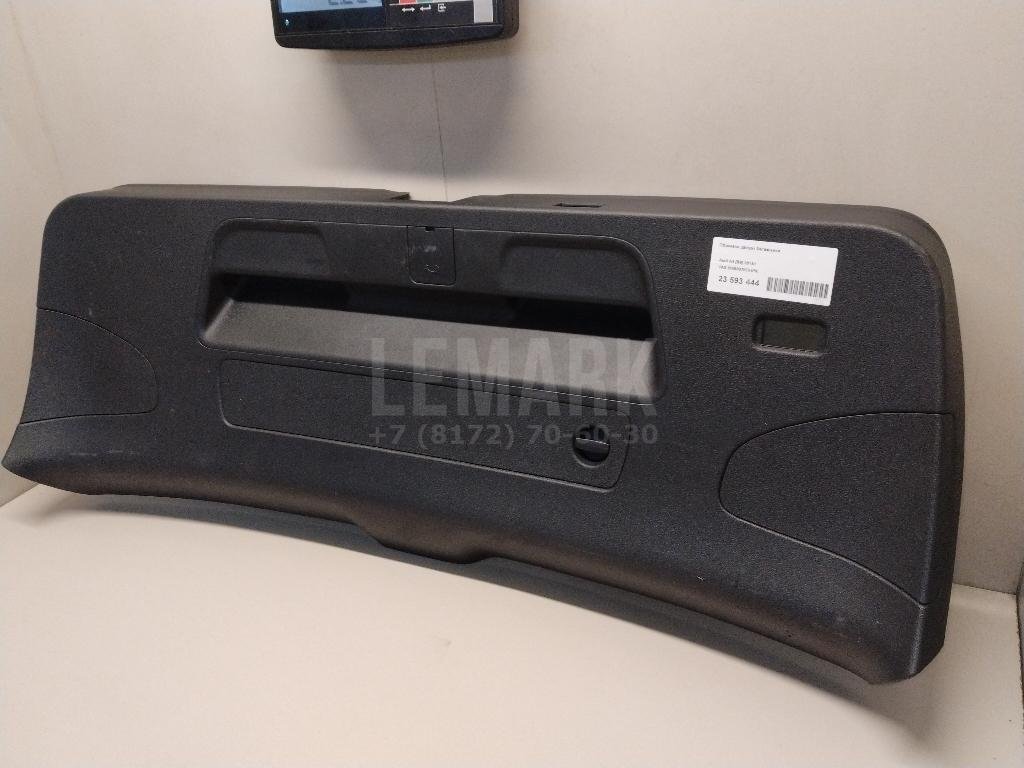 Обшивка двери багажника