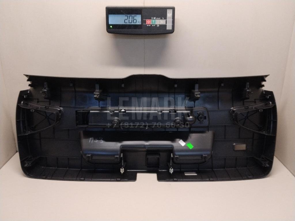 Обшивка двери багажника