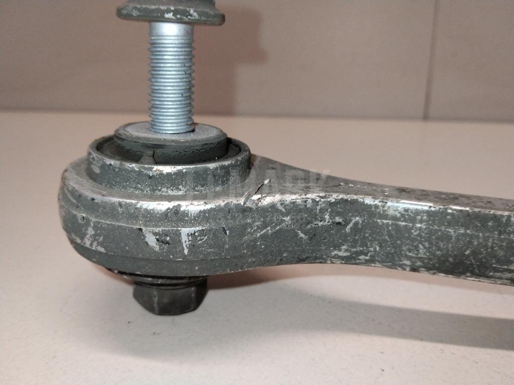 Стойка переднего стабилизатора