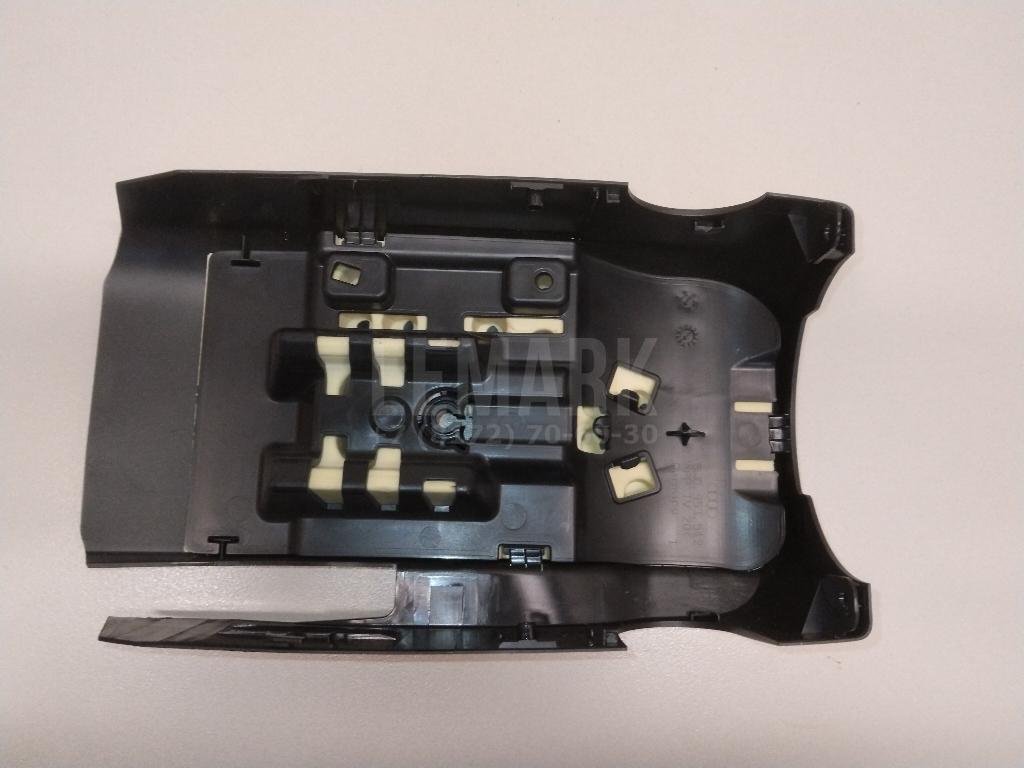 Кожух рулевой колонки нижний