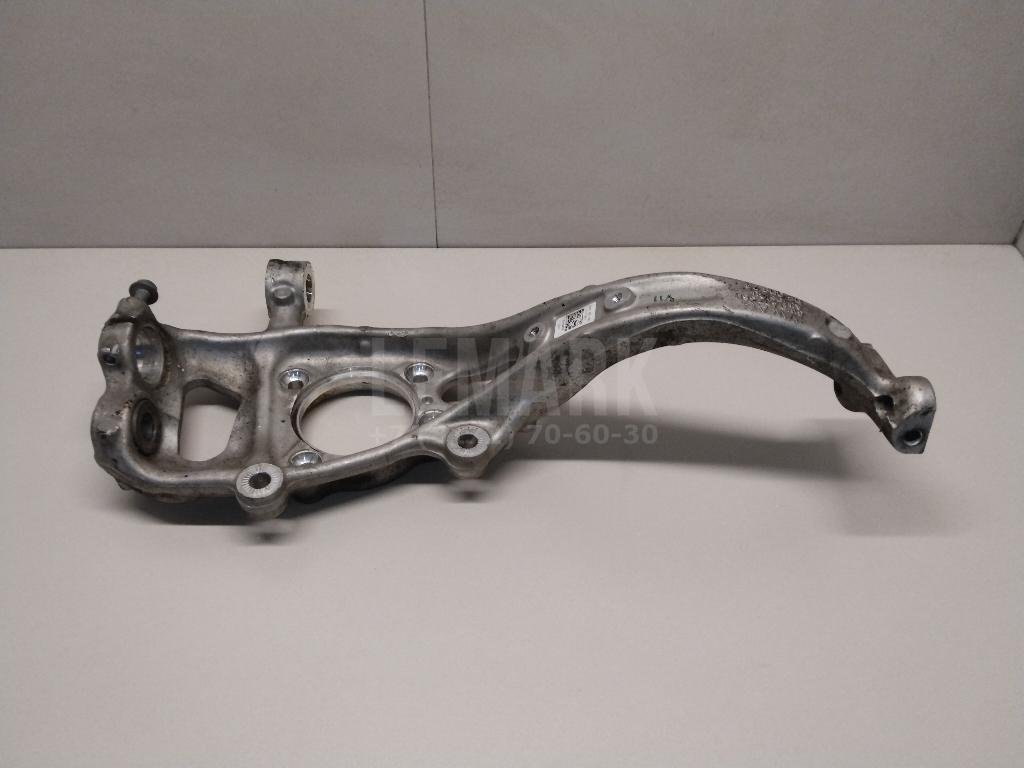 Кулак поворотный передний правый