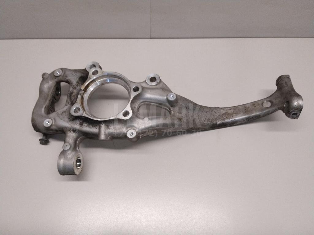 Кулак поворотный передний правый