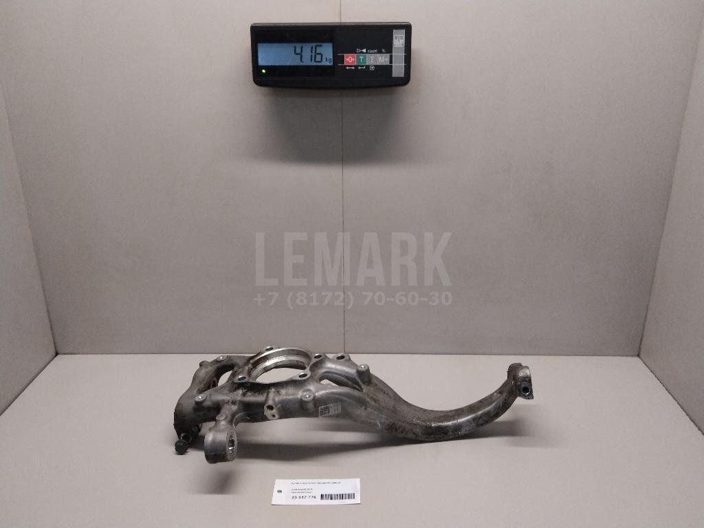 Кулак поворотный передний правый