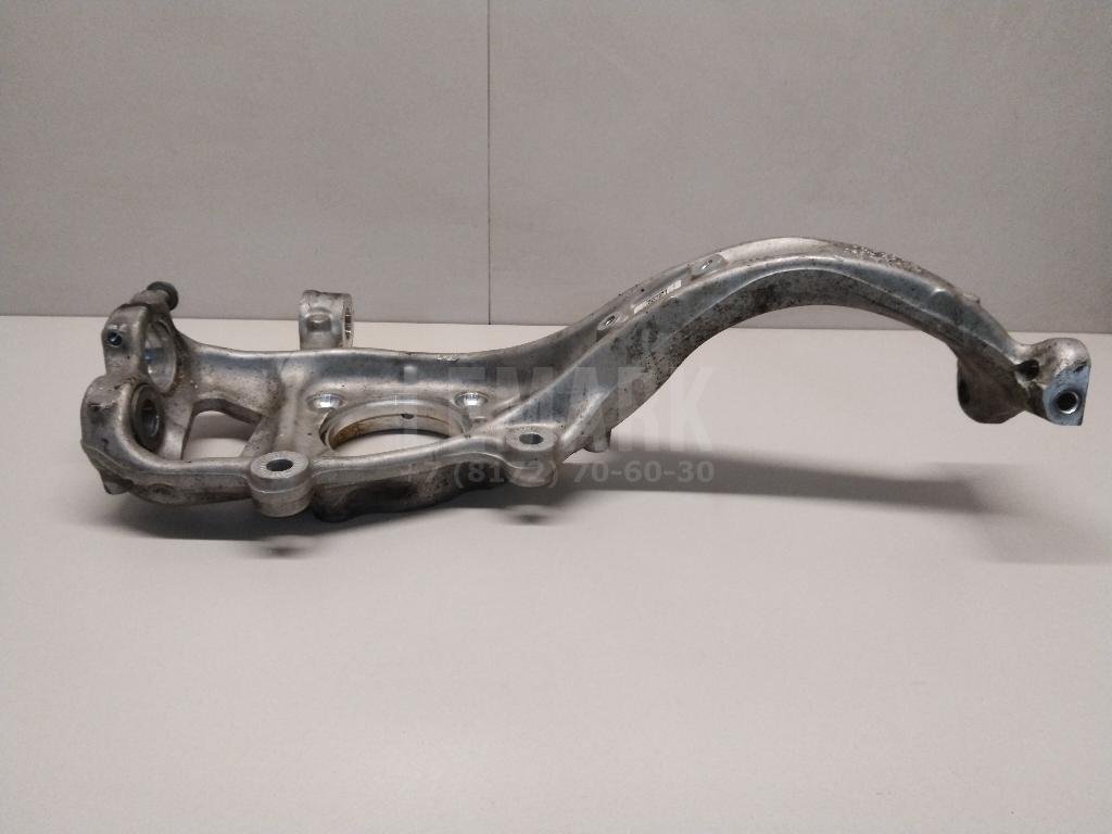 Кулак поворотный передний правый