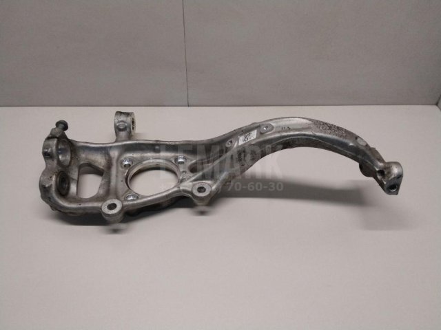 Кулак поворотный передний правый