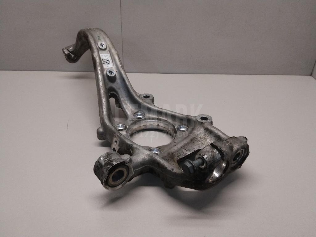 Кулак поворотный передний правый