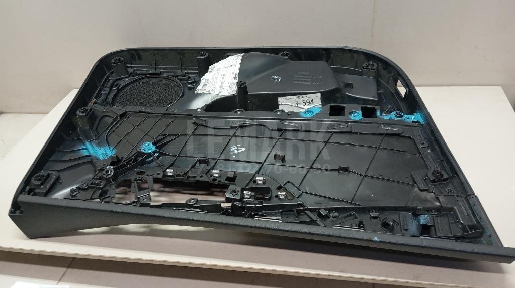 Обшивка двери передней правой