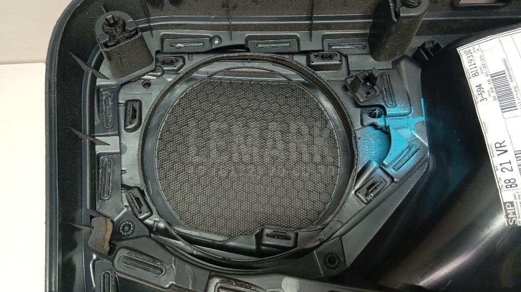 Обшивка двери передней правой