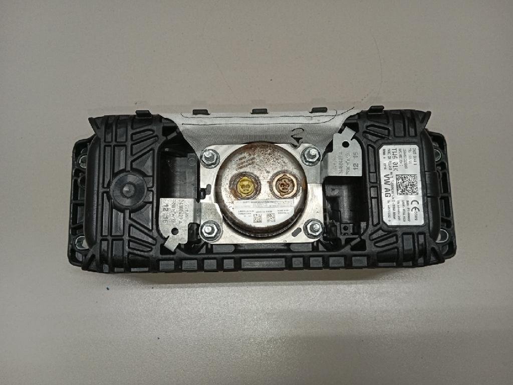 Подушка безопасности пассажирская (в торпедо)