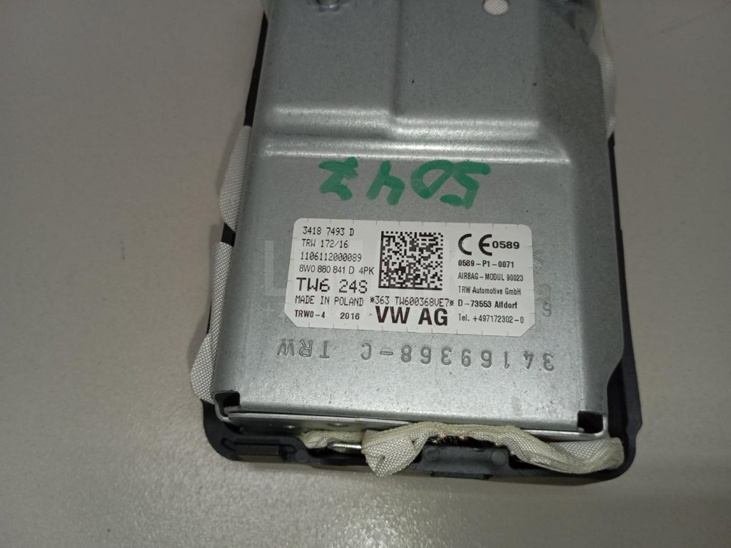 Подушка безопасности нижняя (для колен)