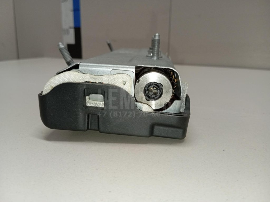 Подушка безопасности нижняя (для колен)