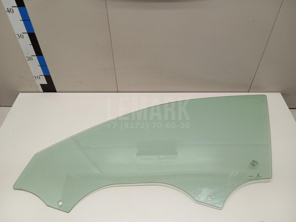 Стекло двери передней левой