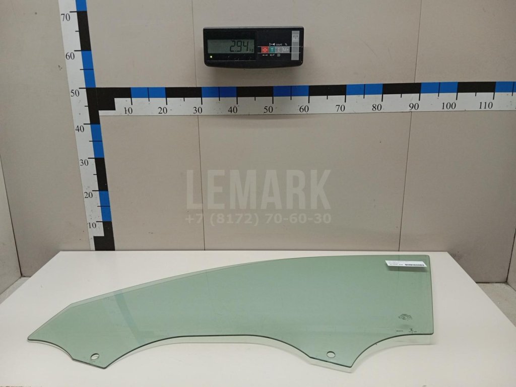 Стекло двери передней левой