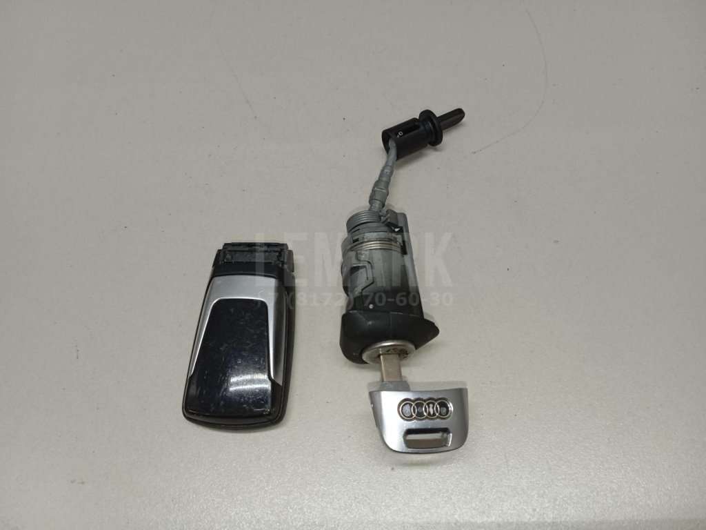 Вставка замка двери лев.