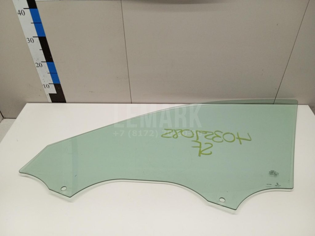 Стекло двери передней правой