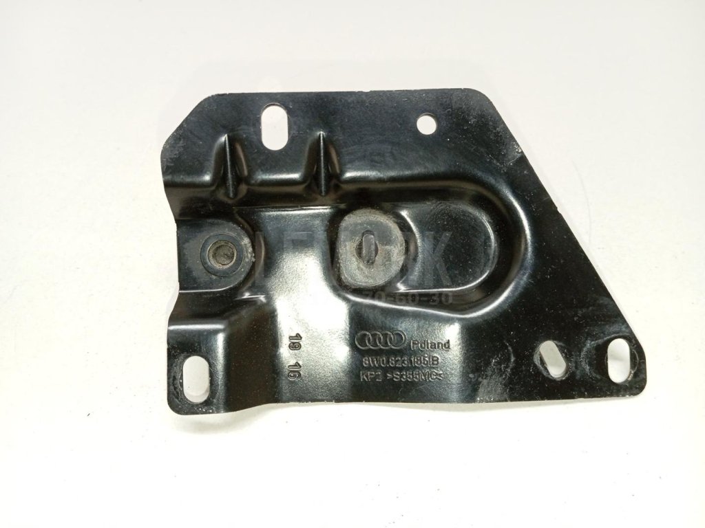 Ответная часть замка капота