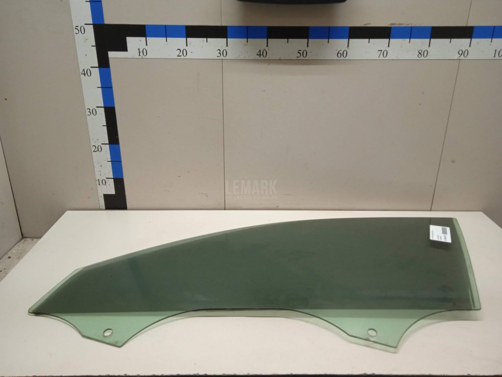 Стекло двери передней левой