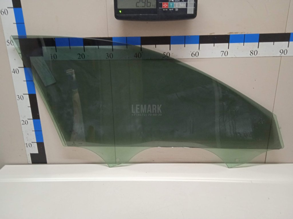 Стекло двери передней левой