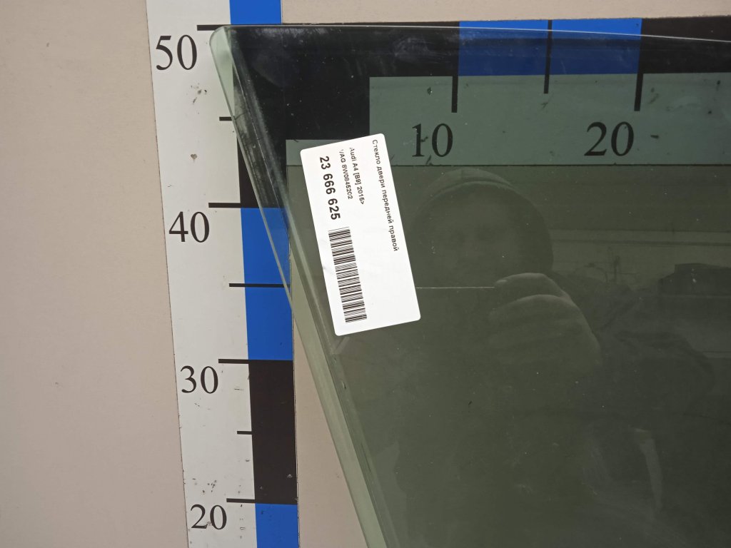 Стекло двери передней правой