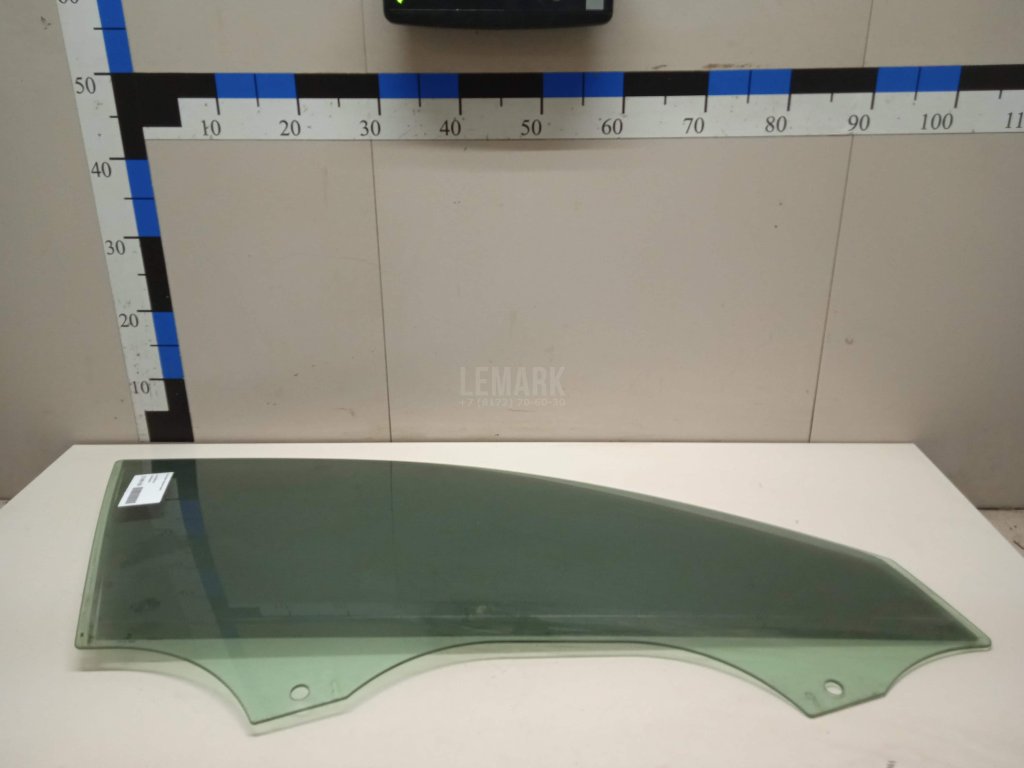 Стекло двери передней правой