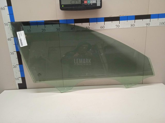 Стекло двери передней правой