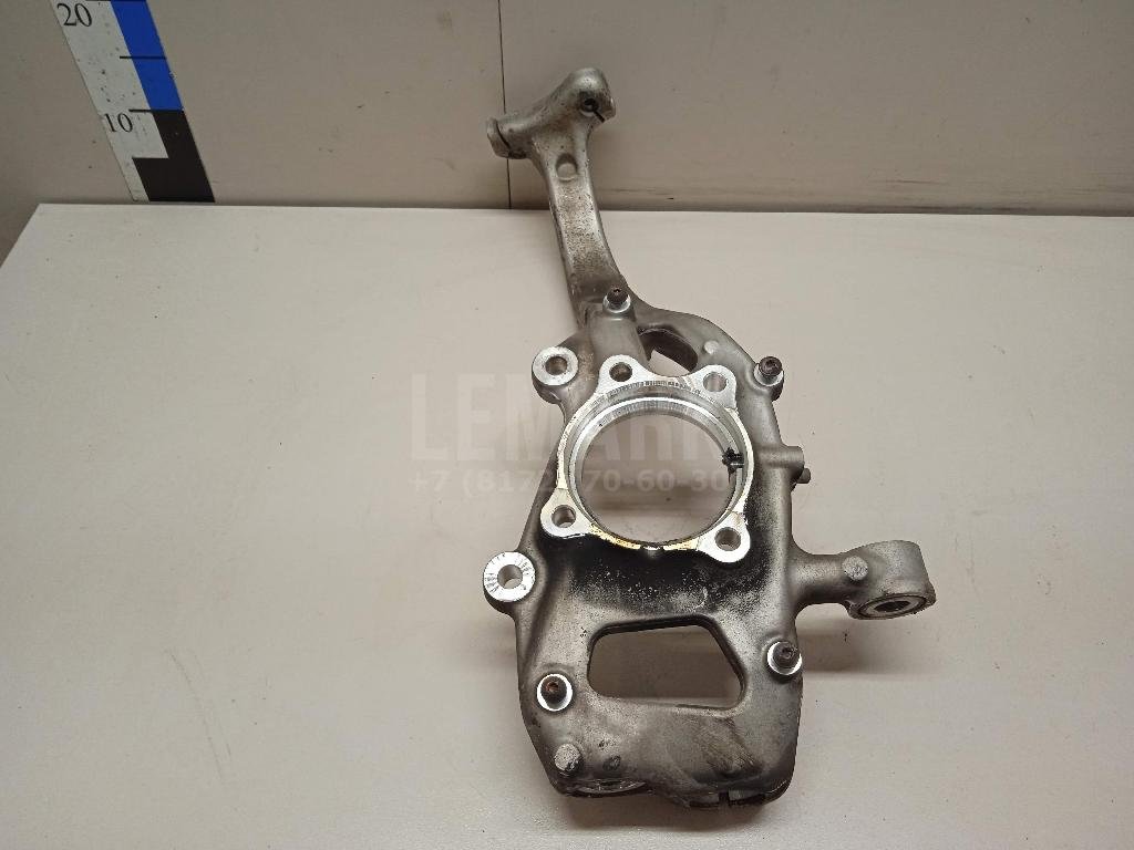 Кулак поворотный передний правый