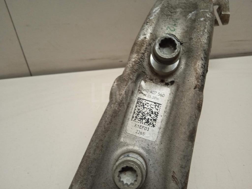 Кулак поворотный передний правый