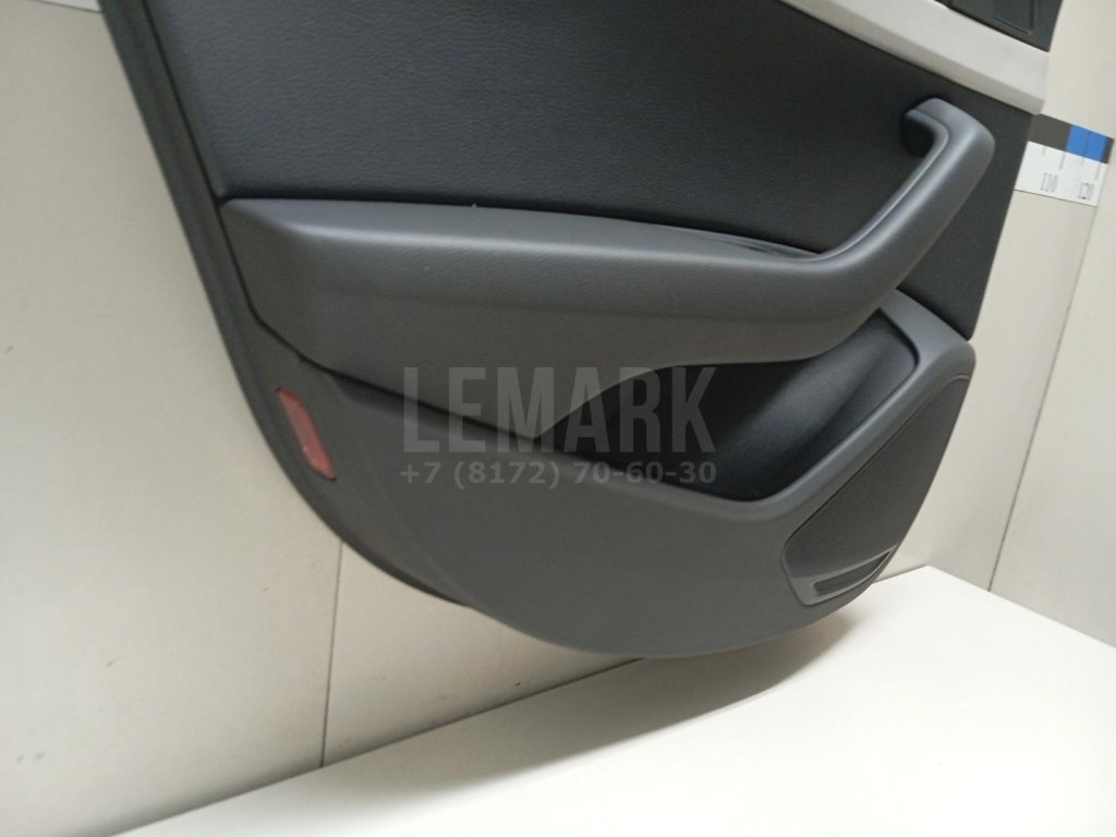 Обшивка двери задней левой