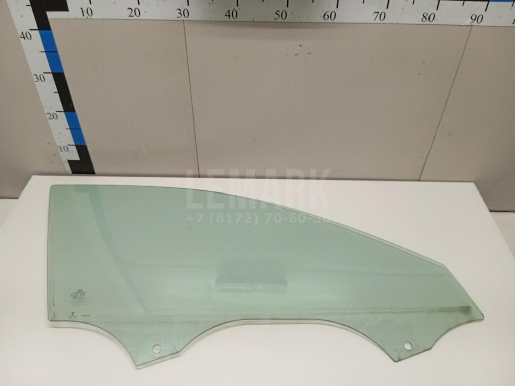 Стекло двери передней правой