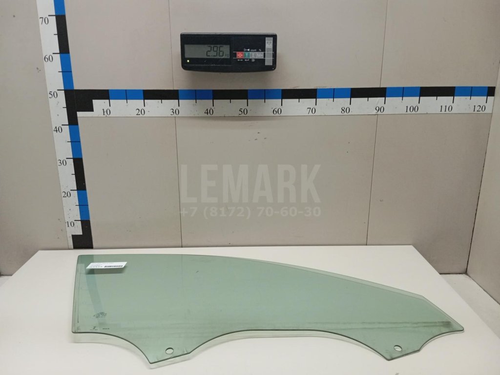 Стекло двери передней правой