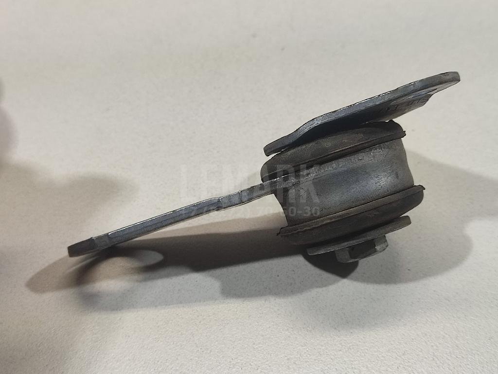 Кронштейн глушителя