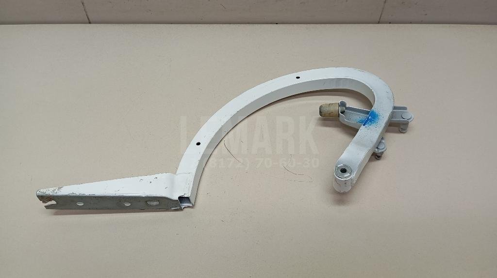 Петля крышки багажника