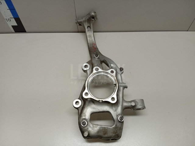 Кулак поворотный передний правый