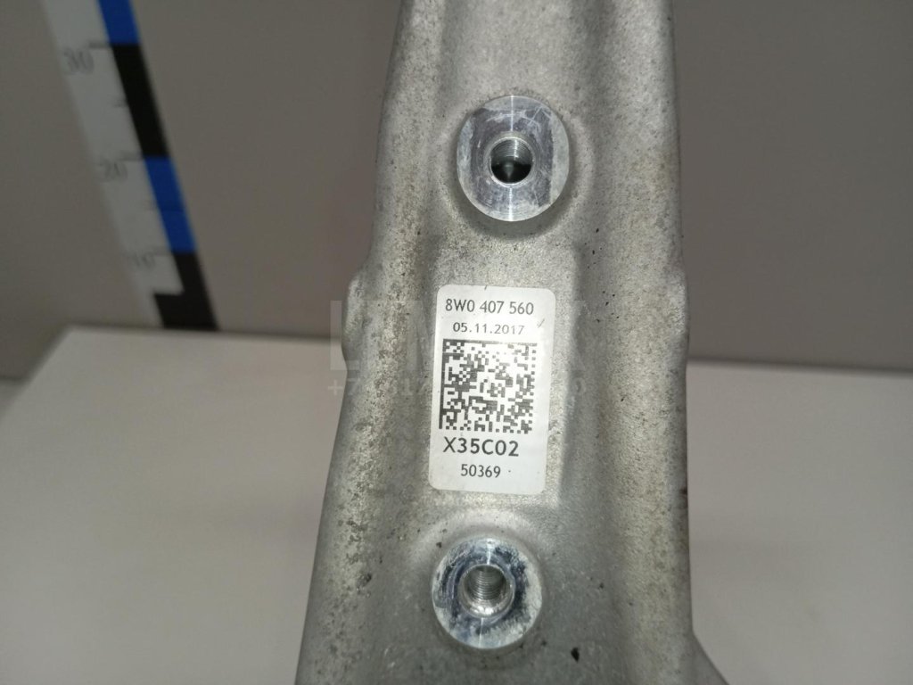 Кулак поворотный передний правый