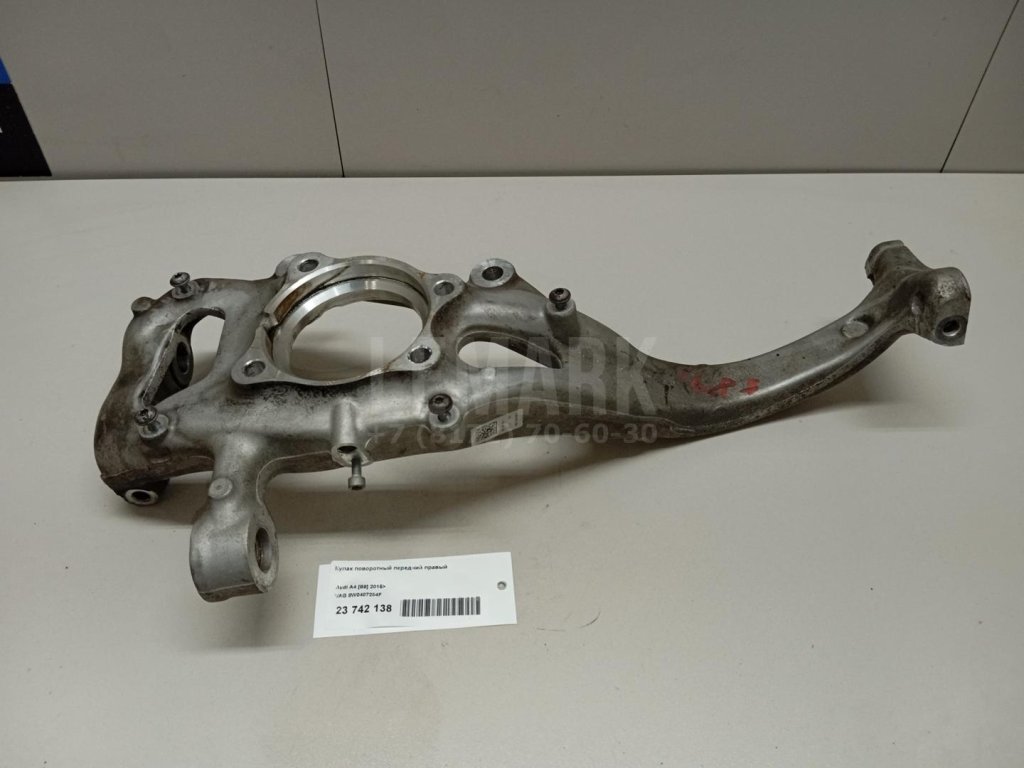 Кулак поворотный передний правый