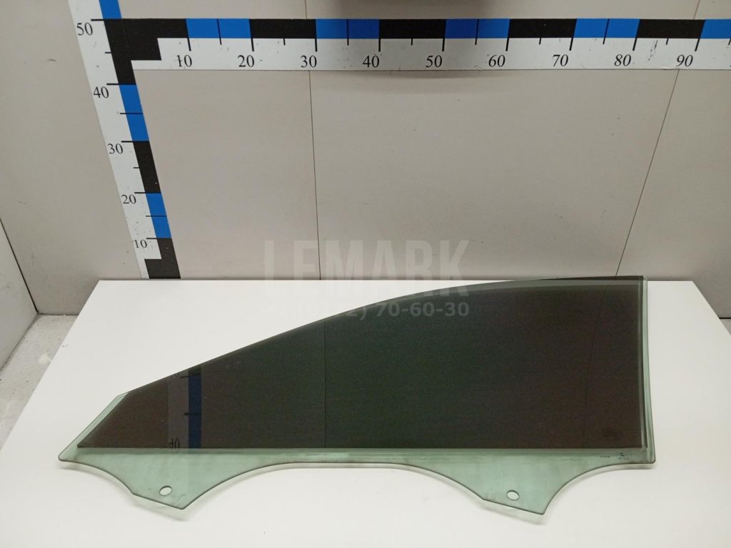 Стекло двери передней правой