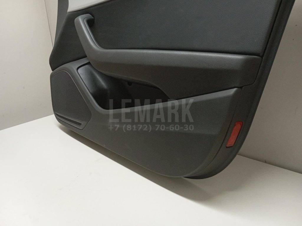 Обшивка двери передней правой