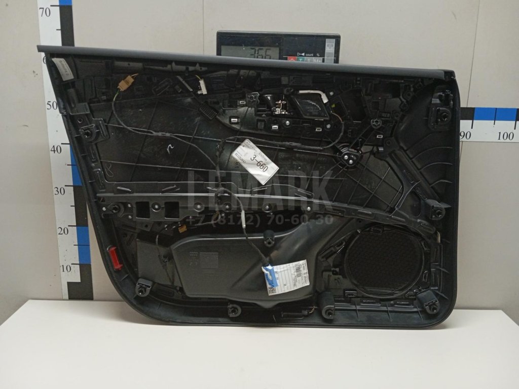 Обшивка двери передней правой