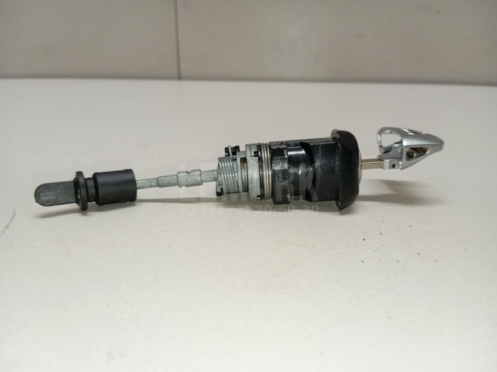 Вставка замка двери лев.