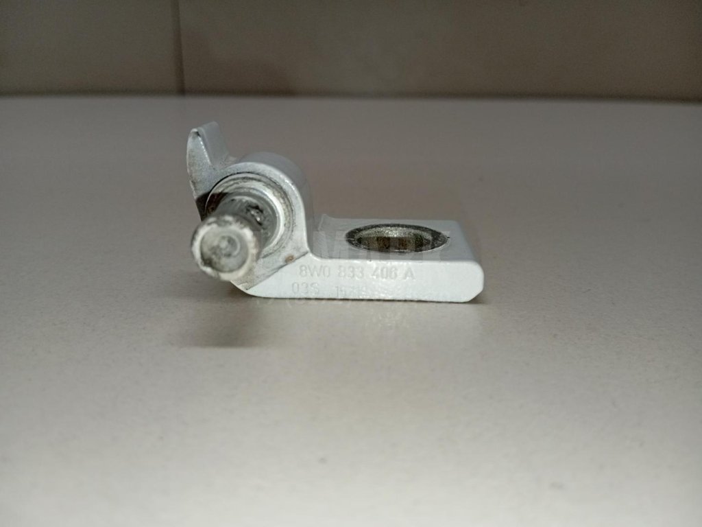 Петля двери задней правой нижняя