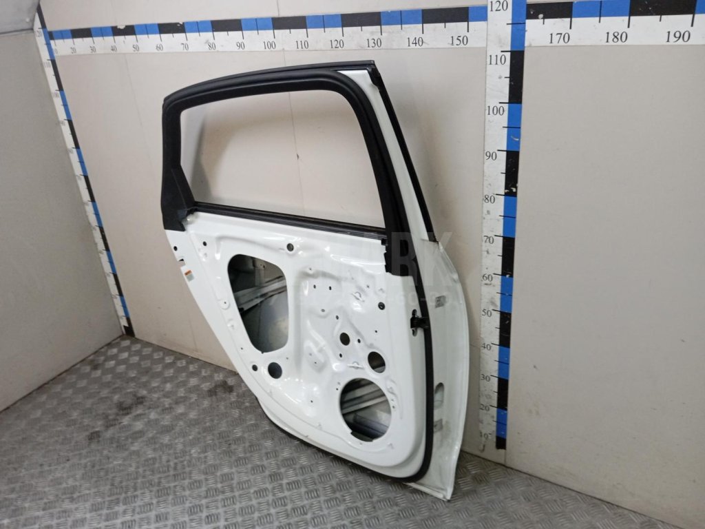 Дверь задняя левая